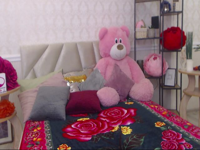 Live sex webcam photo for IrisNichols #271392241