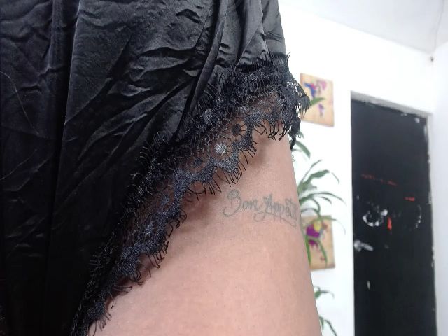 Live sex webcam photo for Vanessa_ih #271385194