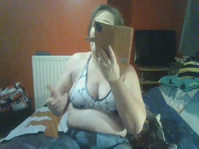 Live sex webcam photo for YUMMYMUMMY39 #271390582