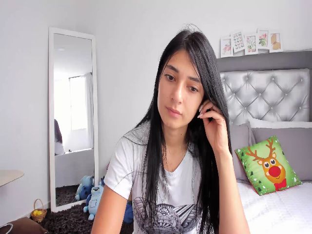 Live sex webcam photo for Emmily_ #271387362