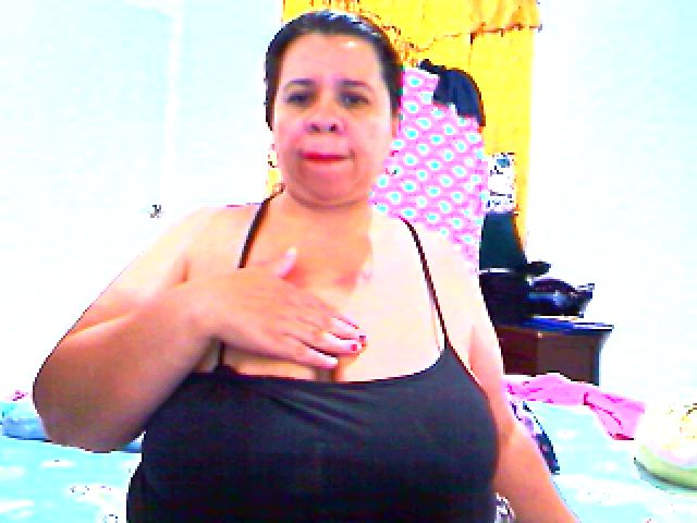 Live sex webcam photo for LatinaBigAss4 #271392099