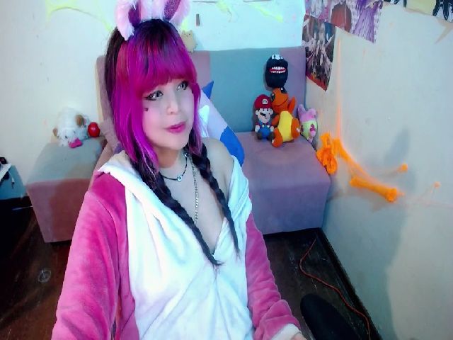 Live sex webcam photo for Aria_Yummi #271380375