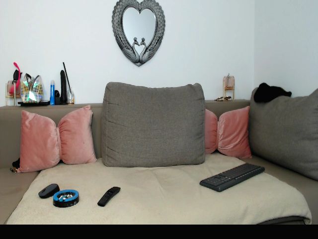 Live sex webcam photo for JullietXXX #271387611