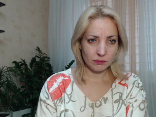 Live sex webcam photo for Darsiya #271383280