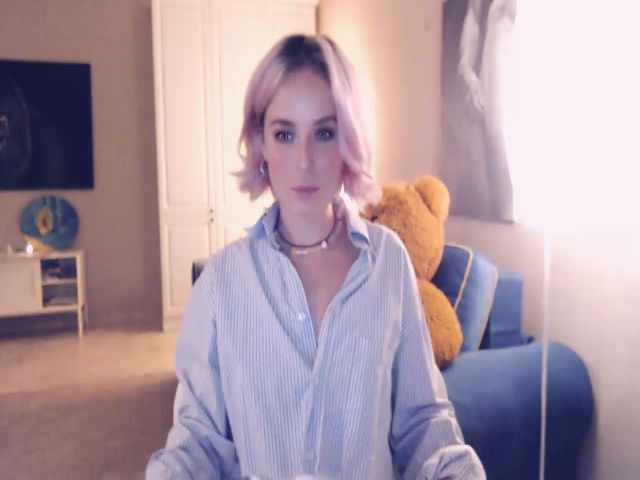 Live sex webcam photo for EMMA_U2 #271386389