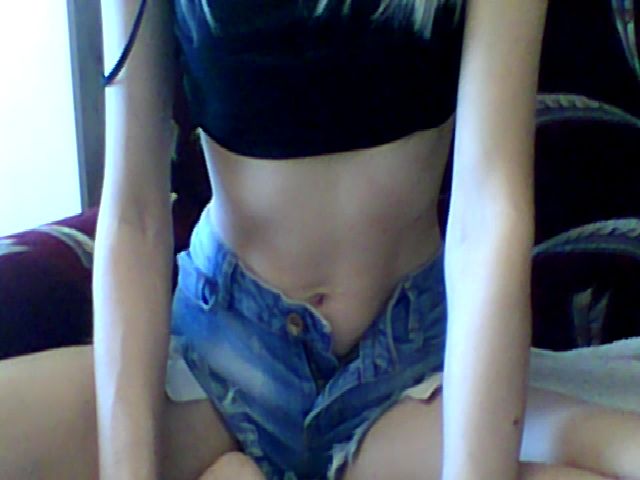 Live sex webcam photo for LiliannSweet #271383185