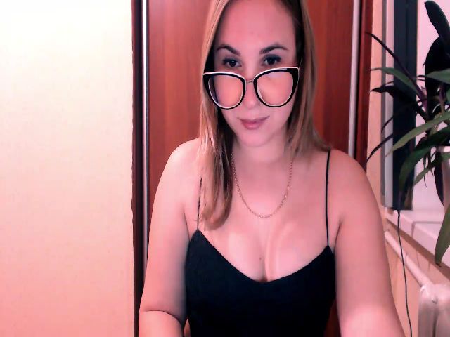 Live sex webcam photo for Kay_Lo #271390542