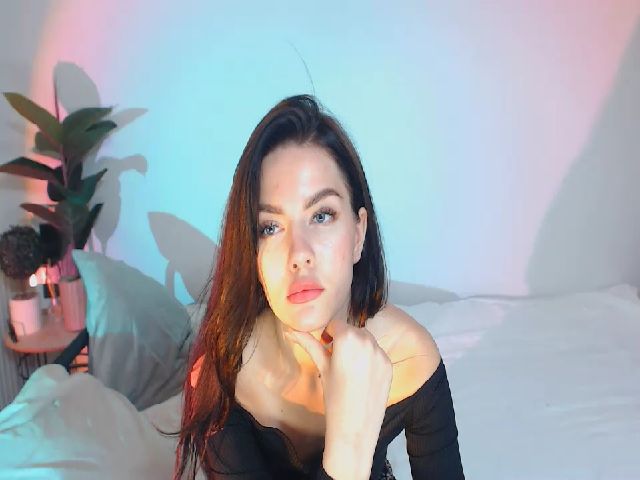 Live sex webcam photo for HarleyQX #271379109