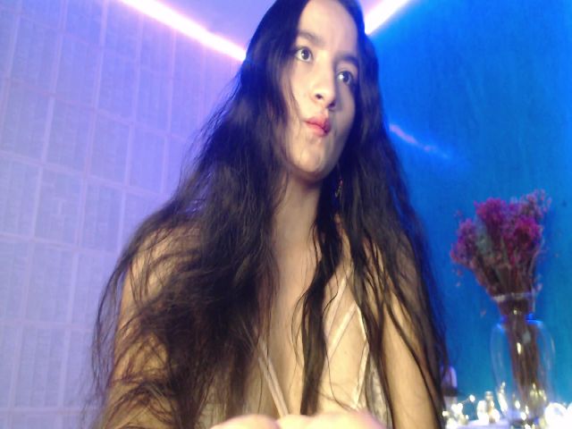 Live sex webcam photo for YoursLauren #271387319