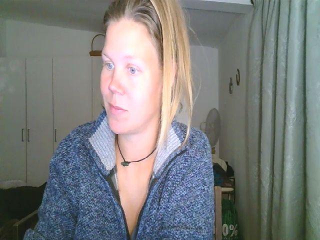 Live sex webcam photo for CallMeMaria #271387640