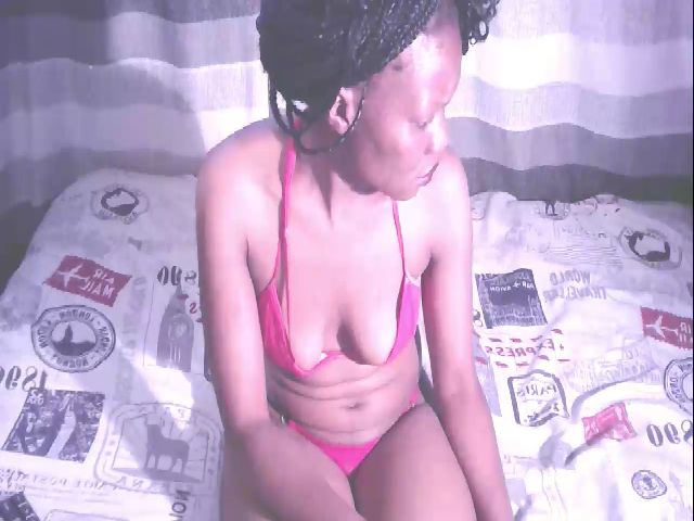 Live sex webcam photo for Sexybooty85 #271379978