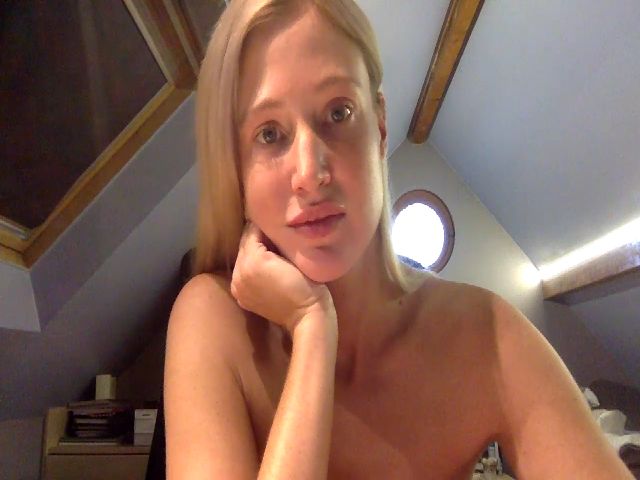 Live sex webcam photo for Lili_blue1 #271386764