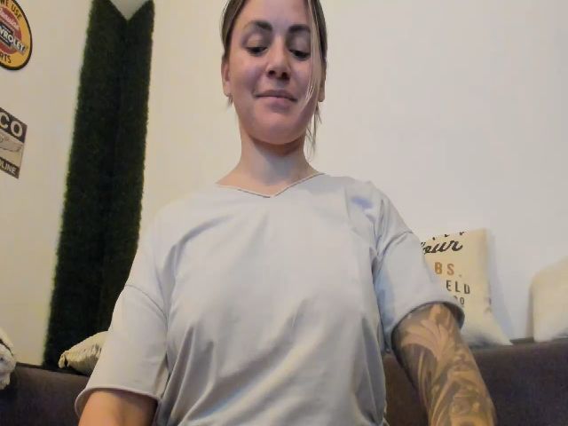 Live sex webcam photo for PisuVamp_ #271392180