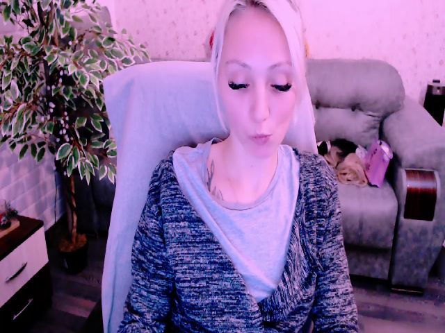 Live sex webcam photo for Blondedirty94 #271387184