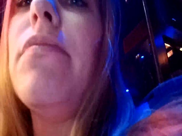 Live sex webcam photo for AnnaDiamond1 #287889232