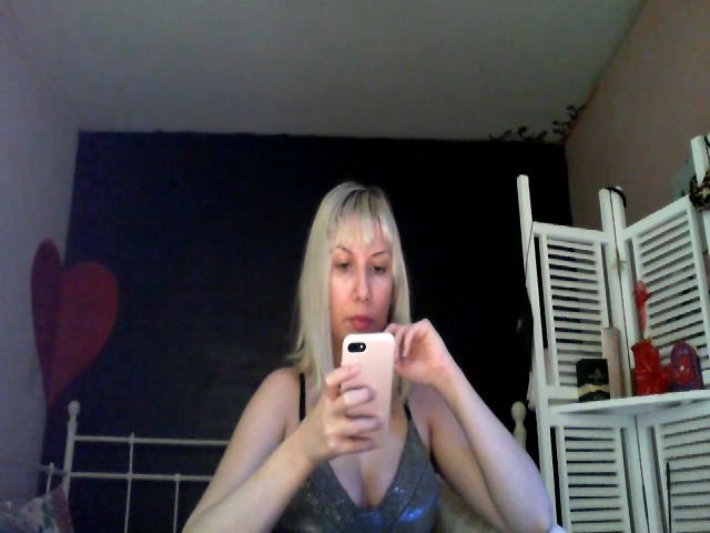 Live sex webcam photo for Marvel33 #271381680