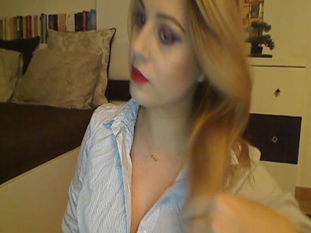 Live sex webcam photo for MISS__S #271386241