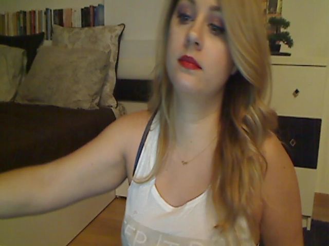 Live sex webcam photo for MISS__S #271392344