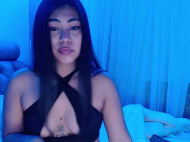 Live sex webcam photo for sara-guzman02 #271385150