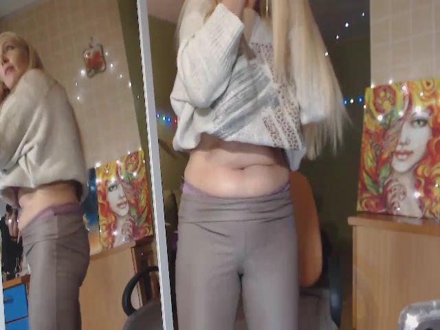 Live sex webcam photo for SoSexyMonna #271386276