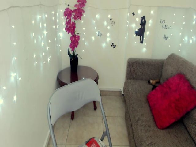 Live sex webcam photo for Alice_cruz_ #271387222