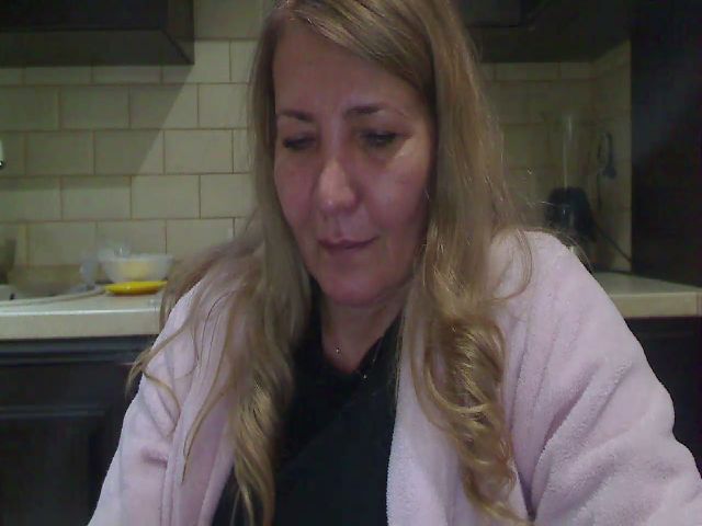Live sex webcam photo for HeyHeyGrey #271380292