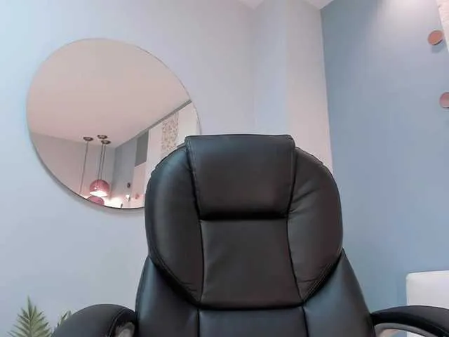 Live sex webcam photo for LillyRoses #271388493