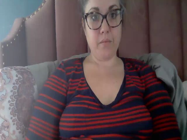 Live sex webcam photo for Laural55 #271390634