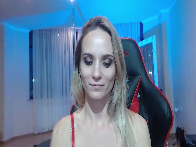 Live sex webcam photo for Louisedance #271379346