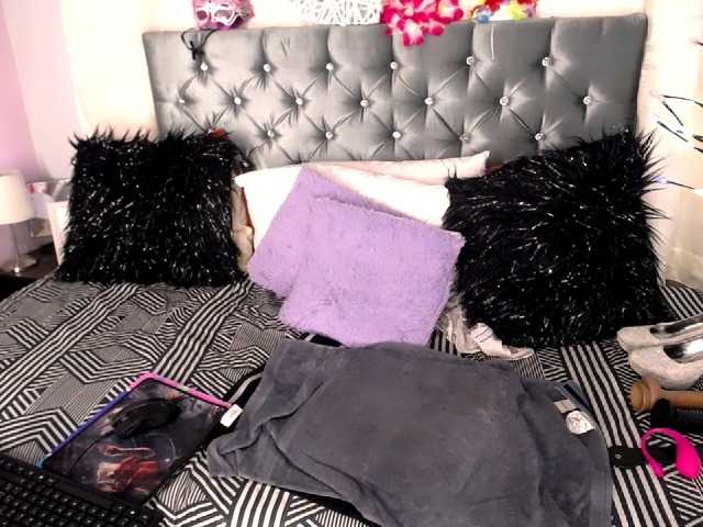 Live sex webcam photo for pilijenner #271384725