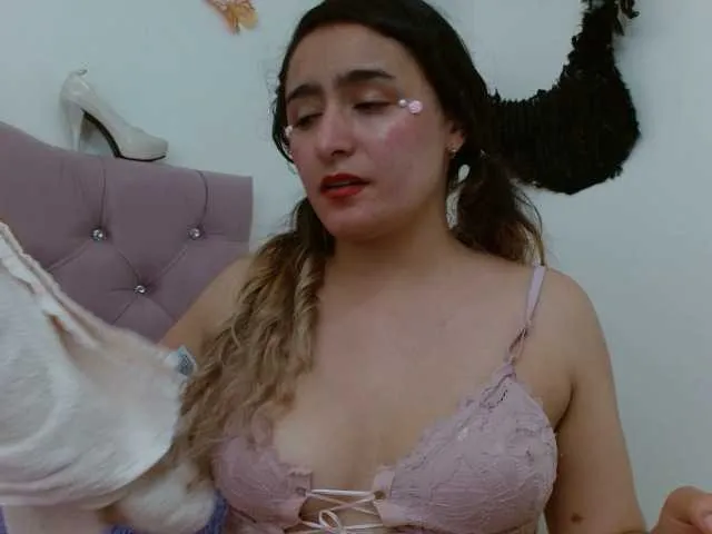 Live sex webcam photo for meridasweet #271389462