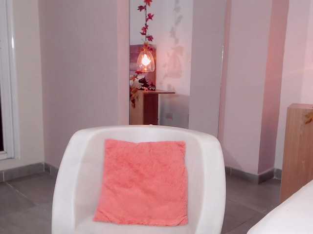 Live sex webcam photo for SussanQueen #271376995