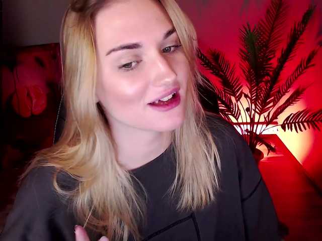 Live sex webcam photo for Your-Alison #271377476