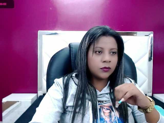 Live sex webcam photo for LuciaPaez #271377779