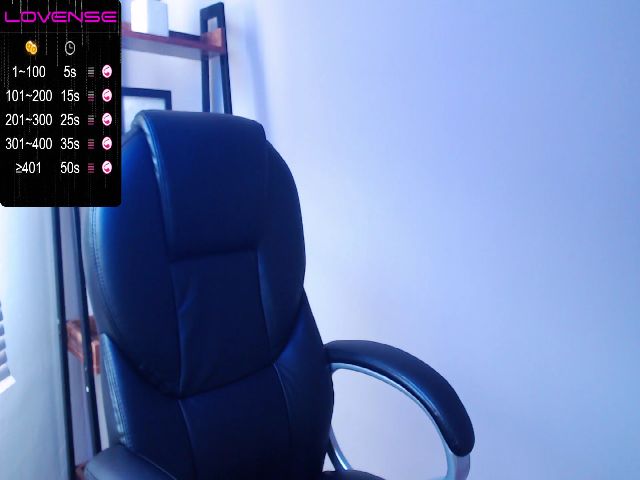 Live sex webcam photo for Emiily__ #271386369