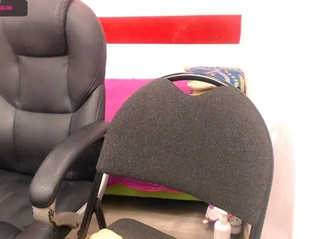 Live sex webcam photo for Littleandmo #271380752