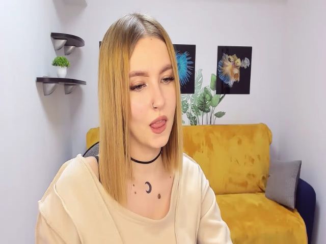 Live sex webcam photo for ViolaRose #271386982