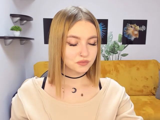 Live sex webcam photo for ViolaRose #271390100