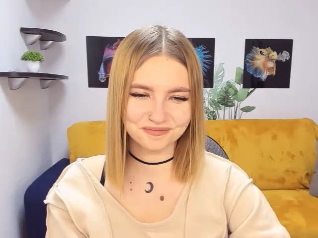 Live sex webcam photo for ViolaRose #271390360