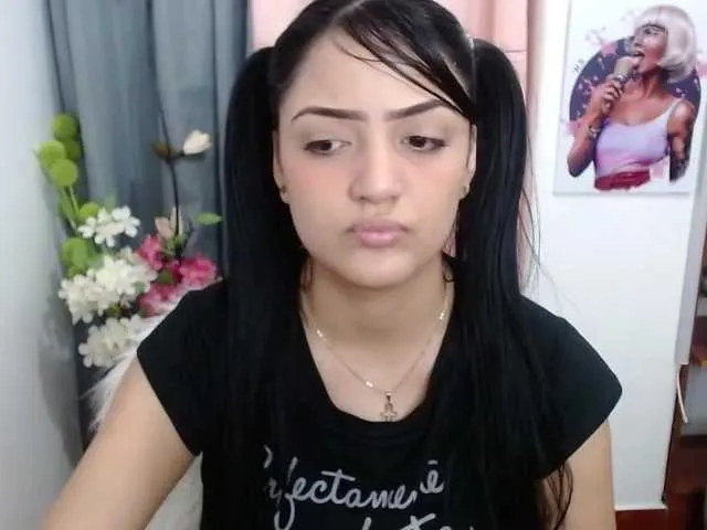 Live sex webcam photo for Skinnyhorny #271384448