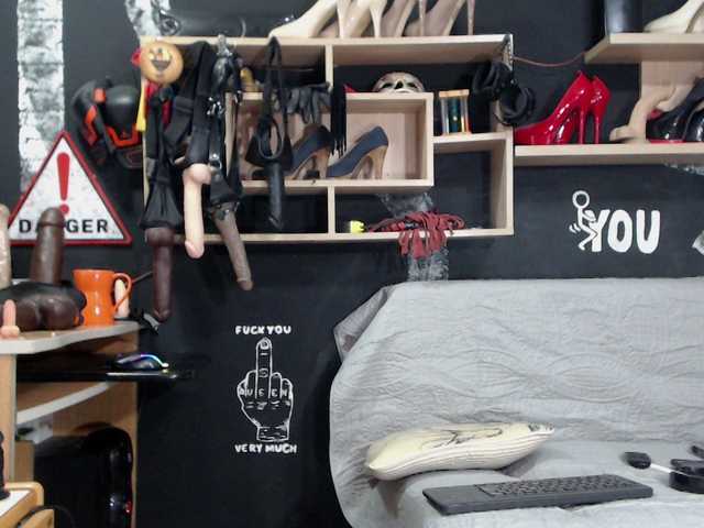 Live sex webcam photo for mistressmiry #271398055