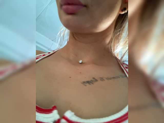 Live sex webcam photo for Rainhappyyy #271401656