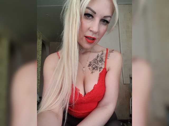 Live sex webcam photo for Sexywoman999 #271400700