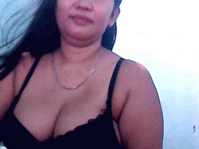 Live sex webcam photo for wildmom4u #271393716