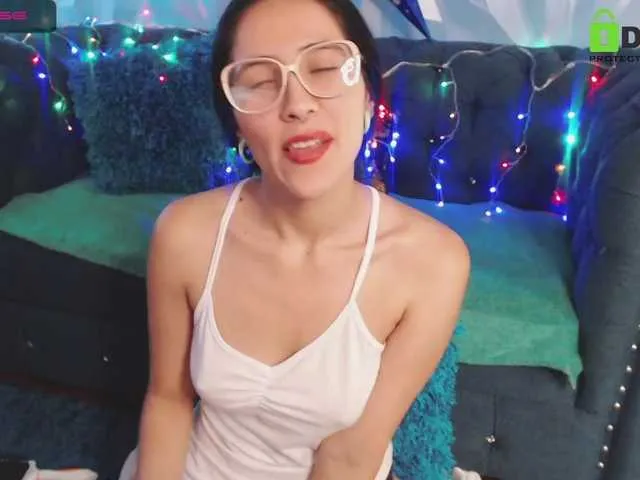 Live sex webcam photo for KeilaSummer #271405912