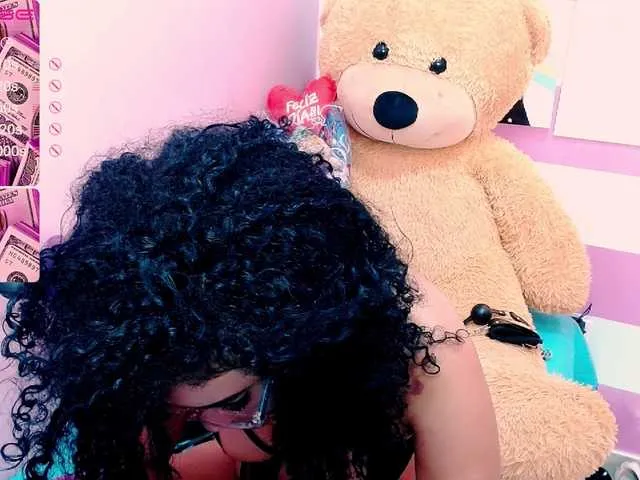 Live sex webcam photo for GlendaHolt #271405861