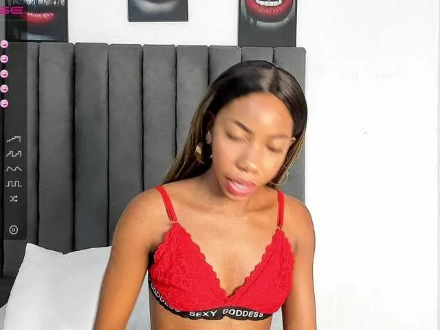 Live sex webcam photo for Meganbarko #271405198