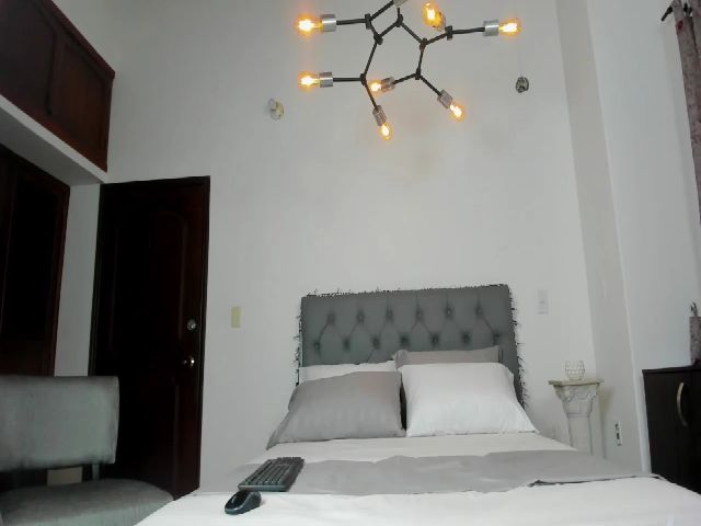 Live sex webcam photo for Diamond_phoe #271408186