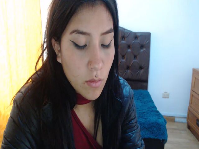 Live sex webcam photo for Emmaafox #271403808