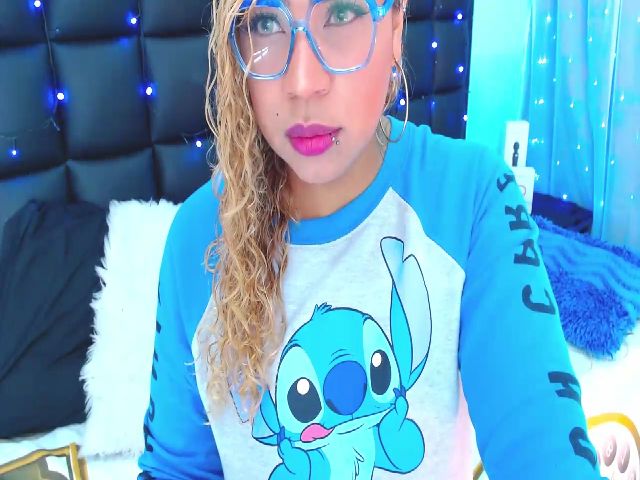 Live sex webcam photo for Samantha_25_ #271401936